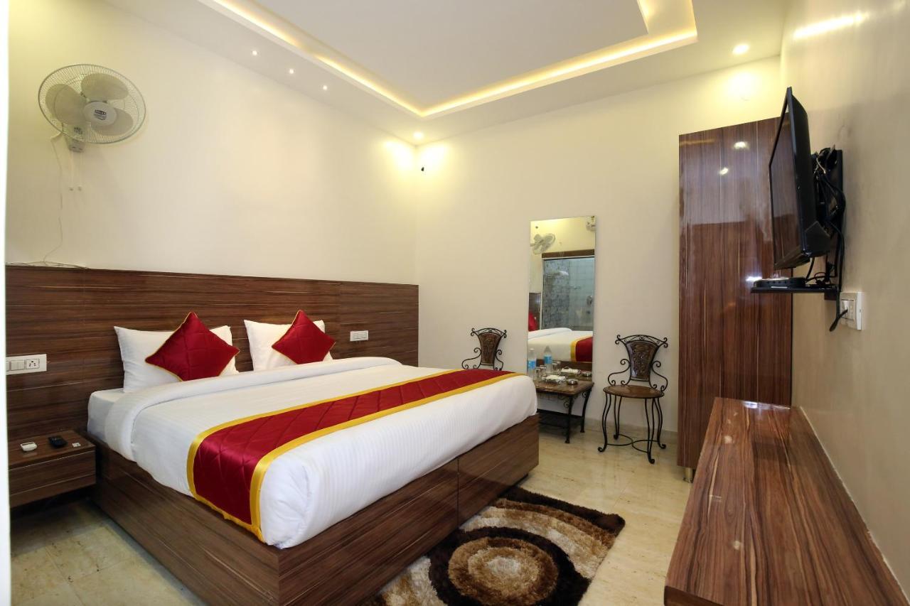 Oyo 9159 Hotel Royal Woodslark Zirakpur Экстерьер фото