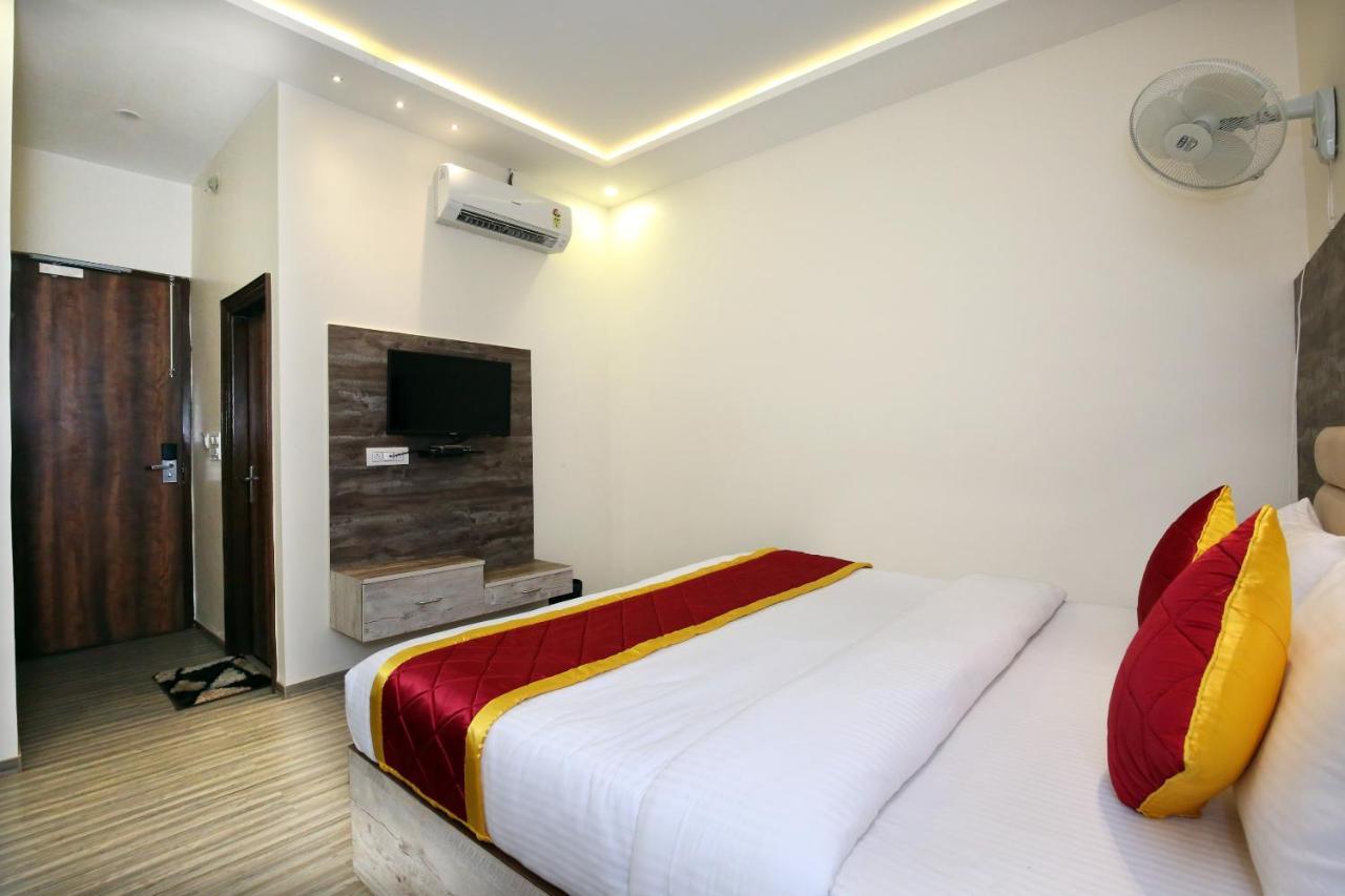 Oyo 9159 Hotel Royal Woodslark Zirakpur Экстерьер фото