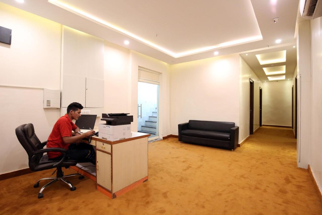 Oyo 9159 Hotel Royal Woodslark Zirakpur Экстерьер фото