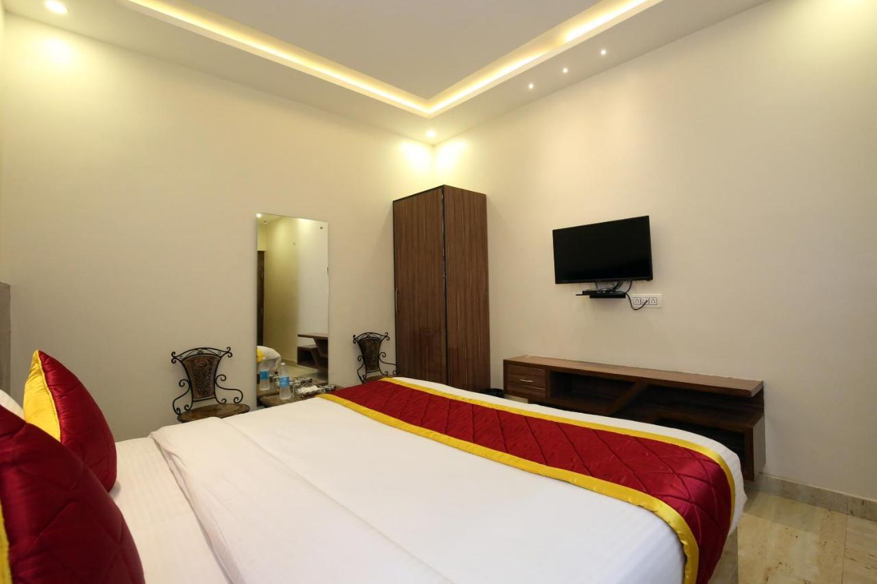 Oyo 9159 Hotel Royal Woodslark Zirakpur Экстерьер фото